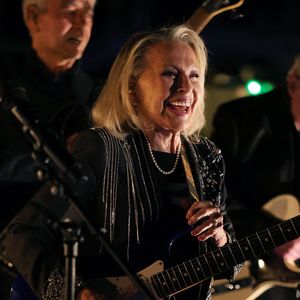 Exclusif - Veronique Sanson en Show Case lors de la soirée anniversaire des 25 ans de la Terrasse de Albane pendant le 79ème Festival International du Film de Cannes, France, le 15 mai 2026. © Denis Guignebourg/Bestimage