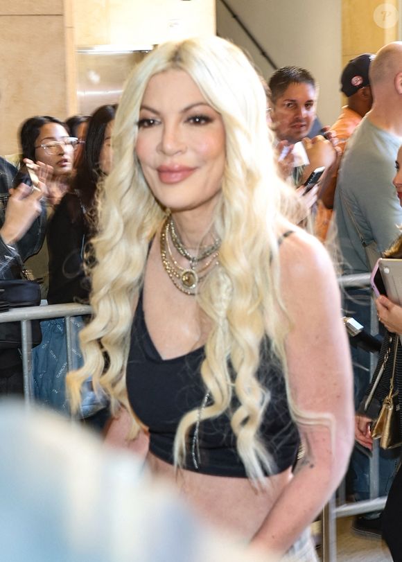 Tori Spelling arrive aux iHeartRadio Awards, le 1er avril 2024. 

Photo : Backgrid USA / Bestimage
