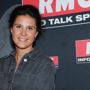 Une coupe parfaite et un imprimé pile dans la tendance.

Exclusif - Apolline de Malherbe - Conférence de presse de rentrée de RMC / RMC Sport saison 2021/2022 à l'Altice Campus à Paris, France, le 30 août 2021. © Christophe Clovis / Bestimage