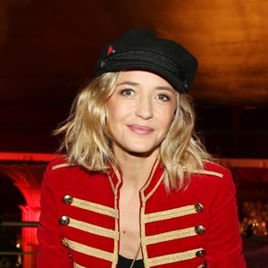 Maman de Shana, atteinte d'un trouble du spectre de l'autisme, Hélène de Fougerolles ne savait pas ce qui arrivait à sa fille au départ.

Hélène de Fougerolles lors du cocktail du concert "L'association Petits Princes fête son 7000ème rêve" au Casino de Paris, à Paris, France. © Denis Guignebourg/BestImage
