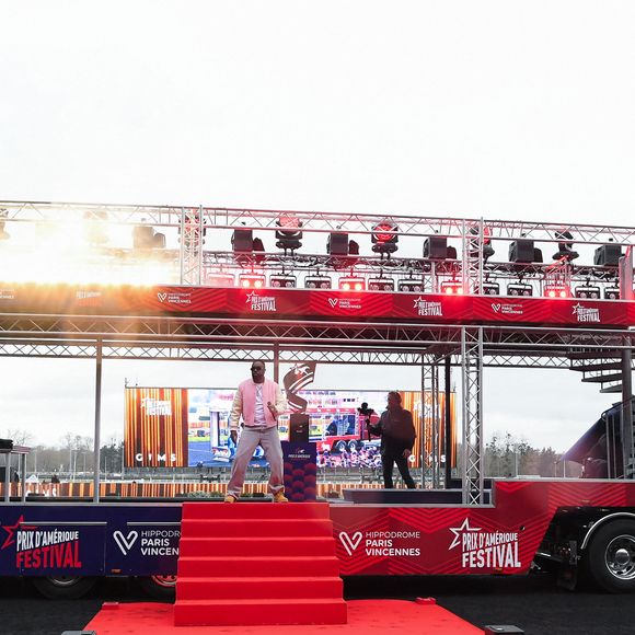 Cet incident a marqué un moment inattendu du Prix d’Amérique.

Show de de Gims lors du 105ème Prix d'Amérique à l'Hippodrome de Vincennes le 25 janvier 2026. © Lionel Urman/Bestimage