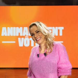 Oubliez la Fashion Week et les tapis rouges : l'animatrice préfère boycotter les tapis rouges pour sauter dans le premier TER et retrouver son cocon.

Elodie Gossuin sur plateau de l'émission "Animalement Vôtre" présentée par Bernard Montiel, le 13 janvier 2026. 

© Julien Sarkissian/Bestimage