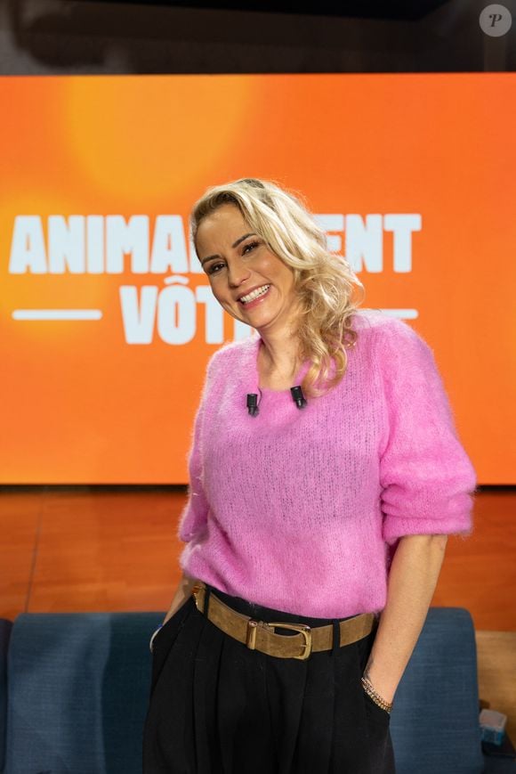 Oubliez la Fashion Week et les tapis rouges : l'animatrice préfère boycotter les tapis rouges pour sauter dans le premier TER et retrouver son cocon.

Elodie Gossuin sur plateau de l'émission "Animalement Vôtre" présentée par Bernard Montiel, le 13 janvier 2026. 

© Julien Sarkissian/Bestimage