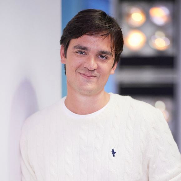 Exclusif - Alain-Fabien Delon en backstage de de l'émission "C à Vous" à Paris, France, le 18 octobre 2024. © Cyril Moreau/Bestimage