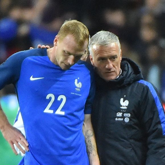 Un ancien international français vendeur chez Intersport

Jérémy Mathieu et Didier Deschamps lors du match international amical de football, France vs Russie au Stade de France à Saint-Denis, banlieue de Paris, France. Photo by Christian Liewig/ABACAPRESS.COM