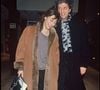 Porté par Jane Birkin pendant dix ans, ce prototype se distingue par ses détails originaux, comme une bandoulière cousue d’un seul tenant et un petit coupe-ongles suspendu.
Jane Birkin et Elie Chouraqui. Photo par BERTRAND RINDOFF PETROFF / BESTIMAGE