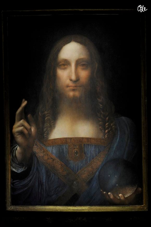 Longtemps considéré comme l’œuvre d’un disciple avant d’être réattribué au maître italien en 2005, le tableau a vu sa valeur exploser en quelques années. 

Adjugé 382 millions d'euros, Salvator Mundi" ("Le sauveur du monde") le tableau de Léonard de Vinci est le plus cher jamais vendu aux enchères par Christie's qui estimait son prix à 100 millions de dollars environ. Le 15 novembre 2017. Zuma Press / Bestimage