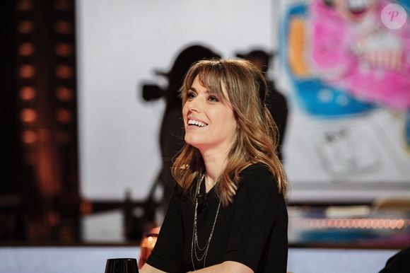 Une phrase choc de sa voisine agit comme un déclic et la pousse à quitter cette relation dangereuse.

Emma Daumas - Enregistrement de l'émission "On Est En Direct" (OEED), présentée par L. Ruquier et diffusée en direct le 13 Février 2021 sur France 2 - Paris le 13/02/2021 - © Jack Tribeca / Bestimage