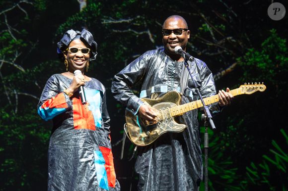 Au Mali, les deux artistes sont alors tombés gravement malades : "Il y avait le paludisme, la typhoïde". 

Amadou et Mariam (Amadou Bagayoko et Mariam Doumbia) - Cérémonie du prix Equateur 2015 au théâtre Mogador à Paris le 7 décembre 2015. Le Prix Équateur est décerné à des initiatives communautaires locales et autochtones dans le cadre de la Conférence mondiale sur les changements climatiques COP21. © Cyril Moreau / Bestimage