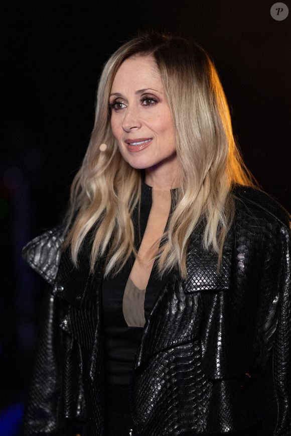 Ainsi que leur collaborateur.

Exclusif - Lara Fabian lors de l'enregistrement de l'émission "La chanson secrète N°14", présentée par Nikos Aliagas et diffusée le 26 décembre sur TF1, à Paris le 9 décembre 2025. © Jacovides-Moreau/Bestimage