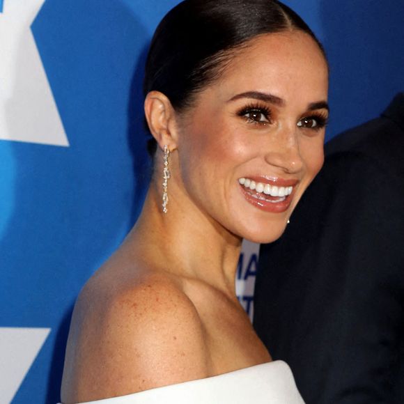 MEGHAN MARKLE, la duchesse de Sussex, vue lors de l'arrivée sur le tapis rouge du Robert F. Kennedy Human Rights Ripple of Hope Gala qui s'est tenu à l'hôtel New York Midtown Hilton le 6 décembre 2022 à New York City, NY, USA. Photo by Nancy Kaszerman/Zuma Press Wire/ABACAPRESS.COM