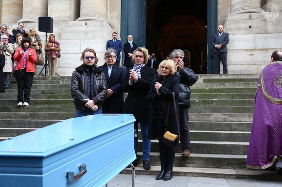 Fille de Marion Game, Virginie Ledieu et son petit-fils lors de la cérémonie d'enterrement de l'actrice Marion Game à l'église Saint Roch à Paris, France le 31 mars 2023. Photo par Nasser Berzane/ABACAPRESS.COM