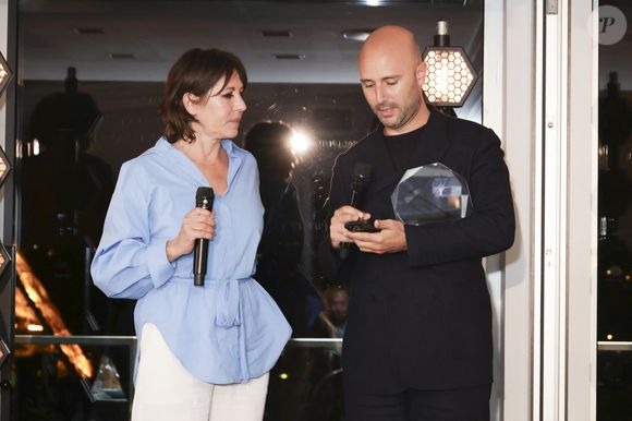 Exclusif - Mathilde Seigner, Harry Tordjman - Première édition du Multi Screen Grand Prix : une célébration inédite de la création audiovisuelle française dans le cadre prestigieux du Pullman Paris Tour Eiffel sous la présidence de S. Martin (Directeur Général de l'ARPP : l'Autorité de Régulation Professionnelle de la Publicité et également Président de La Fabrique des Formats) et animée par E. Eméyé (journaliste et présentatrice).
Cet événement a rassemblé les professionnels de l'audiovisuel autour d'une ambition commune : mettre à l'honneur l'excellence de la création française tous formats confondus. Paris le 12 juin 2025 - © Jack Tribeca / Bestimage