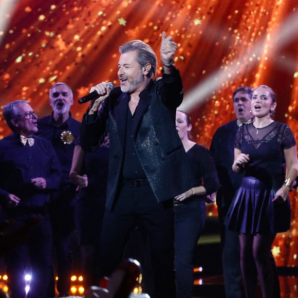Exclusif - Jérôme Anthony chante accompagné de la troupe Spectacul'art - Soirée de gala et enregistrement de l'émission "Tout le monde chante : Les stars fêtent 2025" au Cirque Phénix à Paris, présentée par E.Gossuin et J.Anthony et diffusée le 1er janvier sur W9. Le 3 décembre 2024
Une pléiade d'artistes est réunie sous le chapiteau du Cirque Phénix pour interpréter leurs plus grands tubes et faire la fête afin de célébrer la nouvelle année 2025, sous le signe de la joie ! Parce que "Tant qu'il y a de la joie, il y a de la vie !", comme le dit la devise de l'association "Tout le monde contre le cancer".
Un seul mot d'ordre donc: la joie, pour cette soirée de fête, réalisée avec la complicité de L.Fabian, Zaho de Sagazan, G. Montagné, J.Kamel et d'autres.
© Christophe Clovis / Bestimage