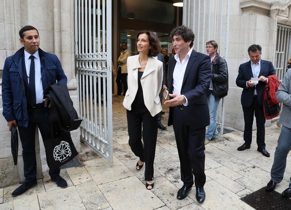 Audrey Azoulay (Ministre de la Culture et de la Communication) quitte le cinéma de La Rochelle en compagnie du président du festival Stéphane Strano - 18ème Festival de la Fiction TV de La Rochelle. Le 16 septembre 2016
© Patrick Bernard / Bestimage