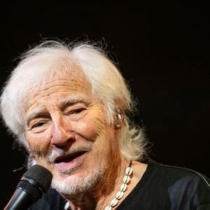Sur Instagram, le chanteur a partagé une photo d’elle et un message dans lequel il évoque leur longue collaboration.

Exclusif - Hugues Aufray en concert au Zenith de Rouen le 27 juin 2026. © Pierre Perusseau/Bestimage