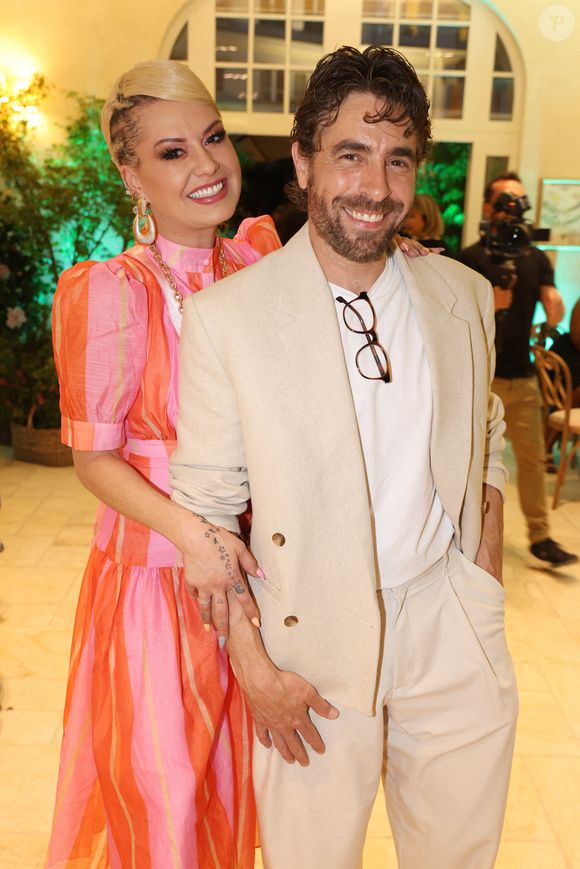 Pour l'occasion, du beau monde avait fait le déplacement dont Katrina Patchett et Agustin Galiana mais pas que ! 

Katrina Patchett et Agustín Galiana assistent au cocktail Lenôtre d'Adriana Karembeu organisé au Pré Catelan à Paris le 29 avril 2025 à Paris, France. Photo par Jérôme Domine/ABACAPRESS.COM.