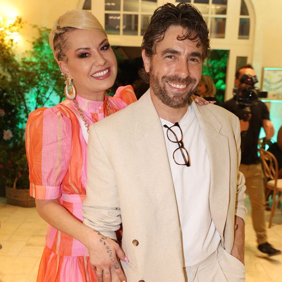 Pour l'occasion, du beau monde avait fait le déplacement dont Katrina Patchett et Agustin Galiana mais pas que ! 

Katrina Patchett et Agustín Galiana assistent au cocktail Lenôtre d'Adriana Karembeu organisé au Pré Catelan à Paris le 29 avril 2025 à Paris, France. Photo par Jérôme Domine/ABACAPRESS.COM.