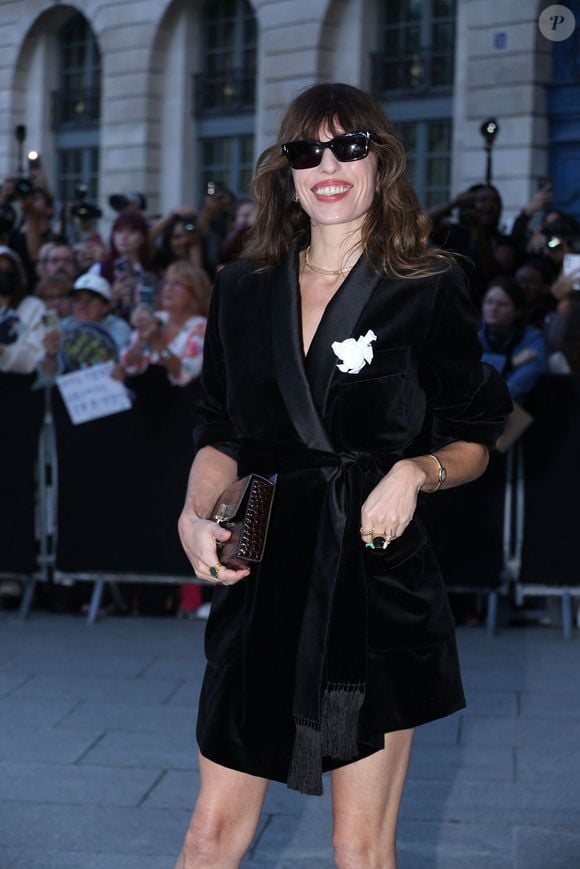 Lou Doillon arrive au défilé Tom Ford Collection Femme Prêt-à-Porter Printemps/Eté 2026 lors de la Fashion Week de Paris (PFW) a Paris, France, le 1er octobre 2025. © Denis Guignebourg/Bestimage