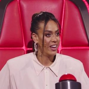 Amel Bent a ri : "Tu sais qu’au début, je ne t’ai pas reconnu. Je ne t’ai jamais entendu chanter avec cette voix !" 

The Voice sur TF1 le 28 février 2026