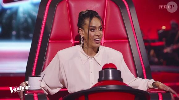 Amel Bent a ri : "Tu sais qu’au début, je ne t’ai pas reconnu. Je ne t’ai jamais entendu chanter avec cette voix !" 

The Voice sur TF1 le 28 février 2026