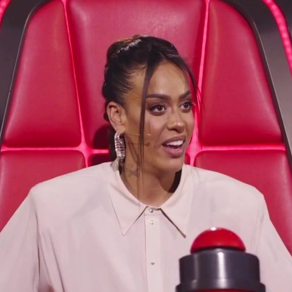 Amel Bent a ri : "Tu sais qu’au début, je ne t’ai pas reconnu. Je ne t’ai jamais entendu chanter avec cette voix !" 

The Voice sur TF1 le 28 février 2026