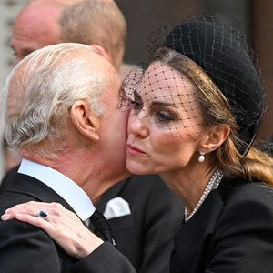 La présence de Kate Middleton était précieuse pour le roi Charles III.

La famille royale durant les obsèques de la duchesse de Kent dans la cathédrale de Westminster à Londres le 16 septembre 2025. © Backgrid UK/ Bestimage