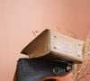 Accessoires, chaussures et maroquinerie adoptent ces imprimés pour élever chaque tenue.
