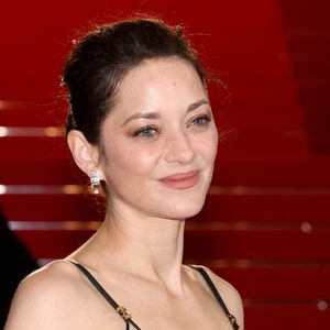 Marion Cotillard - Descente des marches du film " Karma " lors du 79ème Festival International du Film de Cannes, le 15 mai 2026. © Jacovides-Moreau / Bestimage