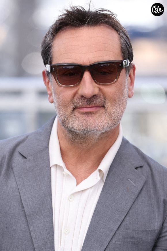 Gilles Lellouche réside à Paris, dans le 5è arrondissement, mais garde un réel attachement avec la Seine-et-Marne et espère y voir ses enfants s'amuser à leur tour... 

Gilles Lellouche lors de la séance photo du film "Moulin" dans le cadre du 79e Festival international du film de Cannes, à Cannes, France, le 18 mai 2026. Ce film du réalisateur hongrois László Nemes, sélectionné en Compétition officielle, a été écrit par Olivier Demangel et produit par Alain Goldman. Photo : Abaca