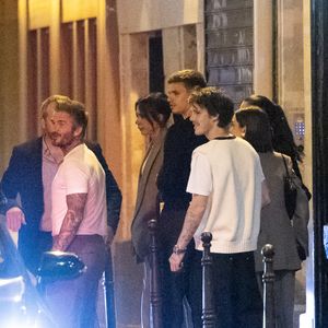 L'hospitalisation de son père va-t-il les rapprocher ?

Exclusif - La famille Beckham (David Beckham, sa femme Victoria, Cruz Beckham, sa compagne Jackie Apostel, Roméo Beckham, sa compagne Kim Turnbull et Harper Seven) va dîner dans le restaurant "Chez l'Ami Louis" coup de coeur de l'ancienne star du football pour fêter les 50 ans de David Beckham (2 mai 1975) à Paris, France, le 2 mai 2025. © Bestimage