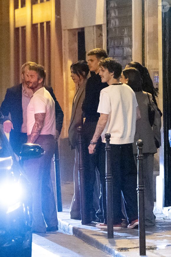 L'hospitalisation de son père va-t-il les rapprocher ?

Exclusif - La famille Beckham (David Beckham, sa femme Victoria, Cruz Beckham, sa compagne Jackie Apostel, Roméo Beckham, sa compagne Kim Turnbull et Harper Seven) va dîner dans le restaurant "Chez l'Ami Louis" coup de coeur de l'ancienne star du football pour fêter les 50 ans de David Beckham (2 mai 1975) à Paris, France, le 2 mai 2025. © Bestimage