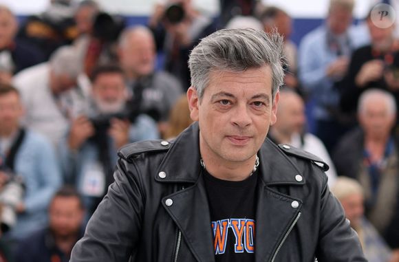 Benjamin Biolay au photocall de "Rosalie" lors du 76ème Festival International du Film de Cannes, le 18 mai 2023.
© Jacovides/Moreau/Bestimage