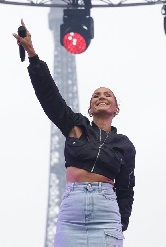 Vitaa s'est produit en concert devant 40 000 enfants pour la Journée des oubliés des vacances.

Vitaa  lors du concert à l'occasion de l'opération "vacances de OUF, journée des oubliés des vacances" pour les 80 ans du Secours Populaire au Champ-de-Mars à Paris le 20 août 2025.

© Coadic Guirec / Bestimage
