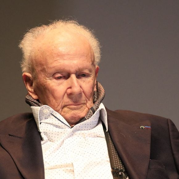 Philipe Bouvard assiste à la projection du documentaire "Les Mille et une vies de Philippe Bouvard" (Paris Première) au théâtre de la Croisette à Cannes, le 30 novembre 2024. © Franz Chavaroche / Bestimage