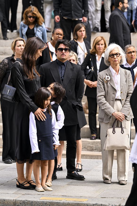 Ses obsèques ont eu lieu à l’église Saint-Roch, en présence de sa famille, de sa veuve, ainsi que de nombreuses personnalités du monde artistique, dont Francis Lalanne et Daniel Russo.

La veuve en famille - Obsèques de Jacques Bertin en l'église Saint-Roch à Paris le 28 juillet 2025. © Pierre Perusseau/Bestimage