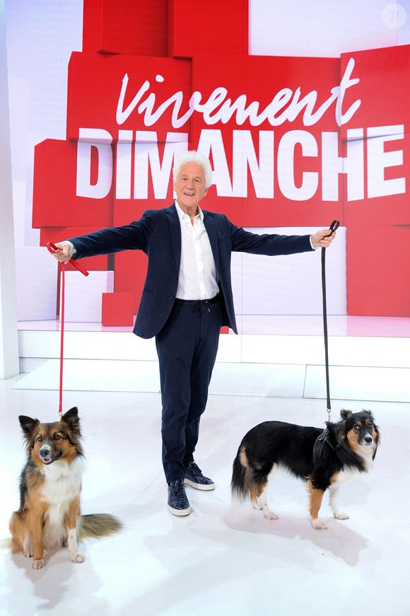 Exclusif - Gérard Lenorman , son chien Tilou et la chienne de Michel Drucker Isia - Enregistrement de l'émission "Vivement Dimanche" présentée par M.Drucker et diffusée le 30 janvier sur France 2. Le 21 janvier 2022
Guillaume Gaffiot / Bestimage
