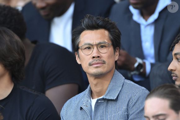 Frederic Chau - Célébrités dans les tribunes lors du match de football du PSG face à Lorient au Parc des Princes à Paris le 12 Août 2023. © Lionel Urman / Panoramic /Bestimage