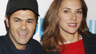 Lila, la fille de Jamel Debbouze et Melissa Theuriau, suit les traces de son père et fait sensation sur scène à Paris
