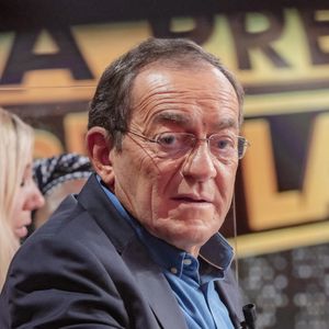 En effet, comme le rapportait le site Actu.fr en avril 2022, plusieurs intrusions avaient été recensées dans le cimetière de Bouvaincourt-sur-Bresle, une commune des Hauts-de-France.

Exclusif - Jean-Pierre Pernaut - Enregistrement de l'émission "A prendre ou à laisser" (APOAL), présentée par C.Hanouna et diffusée en direct sur C8 le 20 janvier
© Jack Tribeca / Bestimage