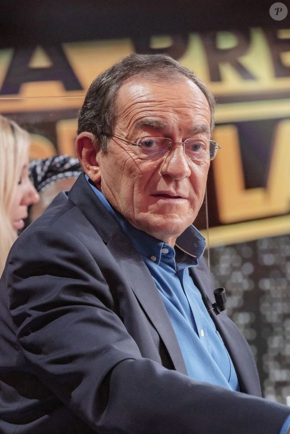 En effet, comme le rapportait le site Actu.fr en avril 2022, plusieurs intrusions avaient été recensées dans le cimetière de Bouvaincourt-sur-Bresle, une commune des Hauts-de-France.

Exclusif - Jean-Pierre Pernaut - Enregistrement de l'émission "A prendre ou à laisser" (APOAL), présentée par C.Hanouna et diffusée en direct sur C8 le 20 janvier
© Jack Tribeca / Bestimage