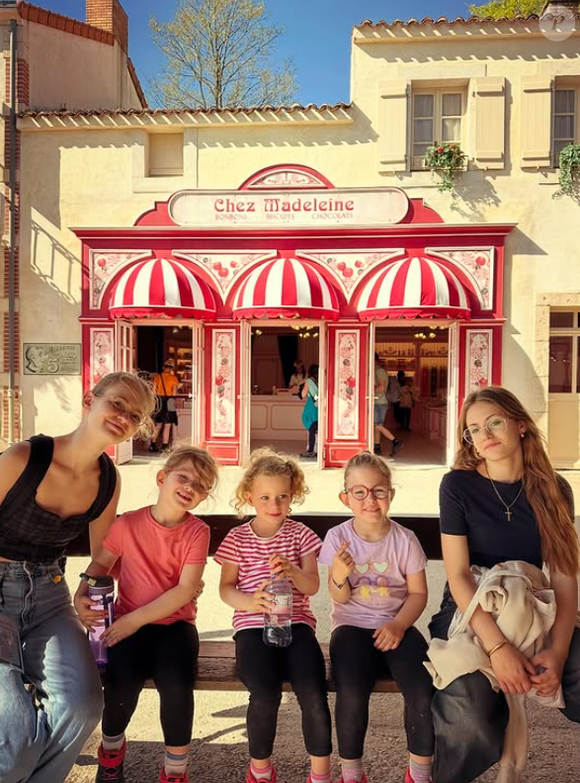 L’une de ses filles y a été agressée par un enfant non surveillé.

Céline et Clément Baudrand (Familles nombreuses) à la tête d'une tribu recomposée de huit enfants. Capture Instagram