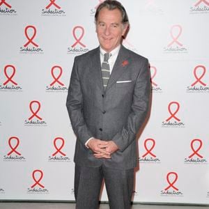 William Leymergie pose lors d'un photocall pour la soirée de lancement du Sidaction 2011 au Musée du quai Branly à Paris, France, le 9 mars 2011. Photo par Alban Wyters/ABACAPRESS.COM