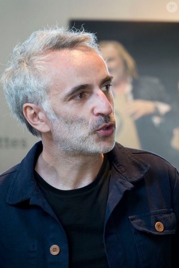 Il répond : "Je viens de me marier avec la mère de mes deux garçons, avec laquelle je vis depuis vingt ans."

Vincent Delerm lors du 11ème Festival Lumiere 2019 de Lyon le 13 octobre 2019. © Sandrine Thesillat/Panoramic/Bestimage
