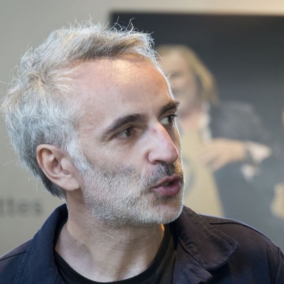 Il répond : "Je viens de me marier avec la mère de mes deux garçons, avec laquelle je vis depuis vingt ans."

Vincent Delerm lors du 11ème Festival Lumiere 2019 de Lyon le 13 octobre 2019. © Sandrine Thesillat/Panoramic/Bestimage