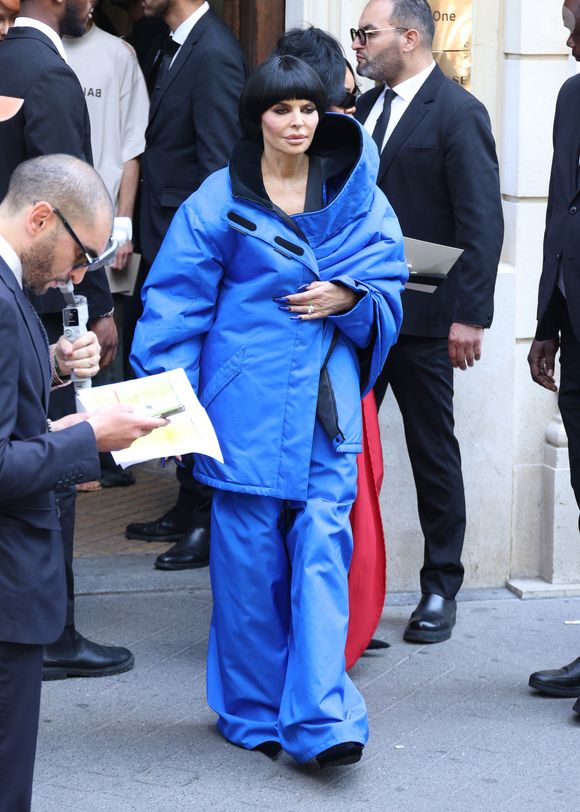 Lisa Rinna - Arrivées au défilé Balenciaga Collection Haute Couture Automne/Hiver 2025-2026 lors de la Fashion Week de Paris (PFW), le 9 juillet 2025. 
© Denis Guignebourg / Bestimage