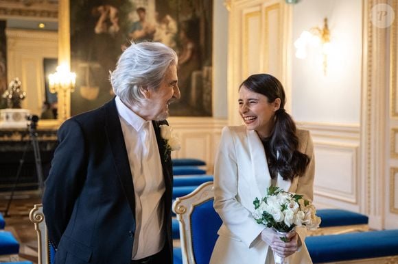 Info du 4 septembre - Mariage religieux pour Serge Lama et Luana - Exclusif - Prix Special - no web - No blog - Mariage de Serge Lama et Luana Santonino à la mairie du 7ème arrondissement de Paris. Rachida Dati, Maire du 7ème a célébré
 le mariage.
Paris, le 11 février 2021.
© Cyril Moreau/Bestimage