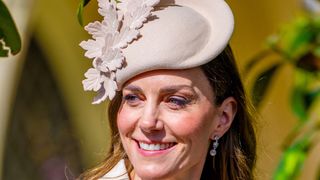 Avec ce bijou luxueux, Kate Middleton fait un clin d'oeil discret à la reine Elizabeth II