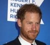 Pour rappel, le duc de Sussex a quitté le Royaume-Uni en 2020

Le prince Harry et Meghan Markle lors du photocall de la soirée caritative Robert F. Kennedy Human Rights à New York le 6 décembre 2022.
Crédit : Photo Press Service / BESTIMAGE