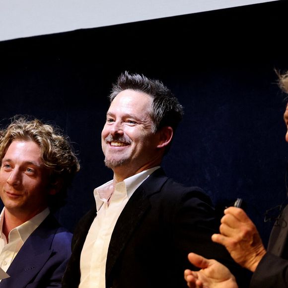 Jeremy Allen White, Scott Cooper, Sean Penn - Cérémonie d'ouverture du 17ème Festival Lumière à la Halle Tony Garnier à Lyon, le 11 octobre 2025. © Dominique Jacovides / Bestimage